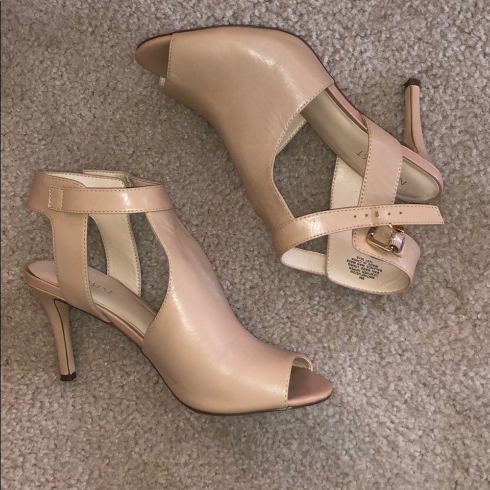 Nine West Nude Peep Toe Heels